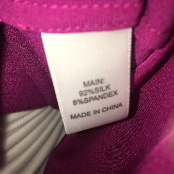 ST. JOHN 92% SILK FUSHIA BLOUSE IN EXCELLENT CONDITION FIGURE FLATTERING SIZE 12 - Picture 4 of 8